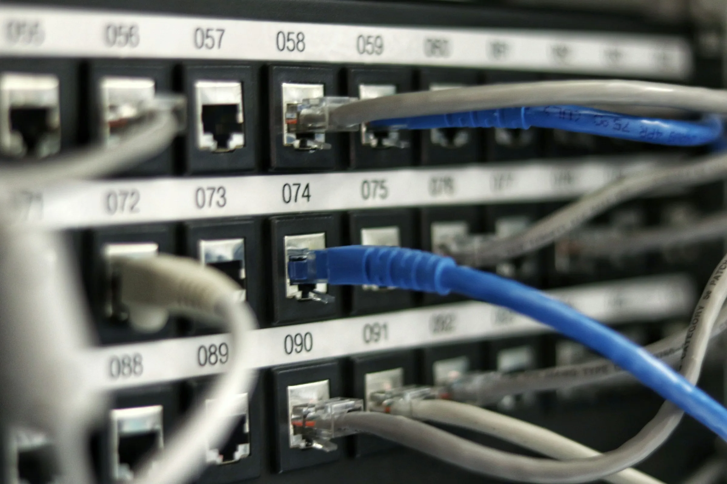 Network cabling inside a rack