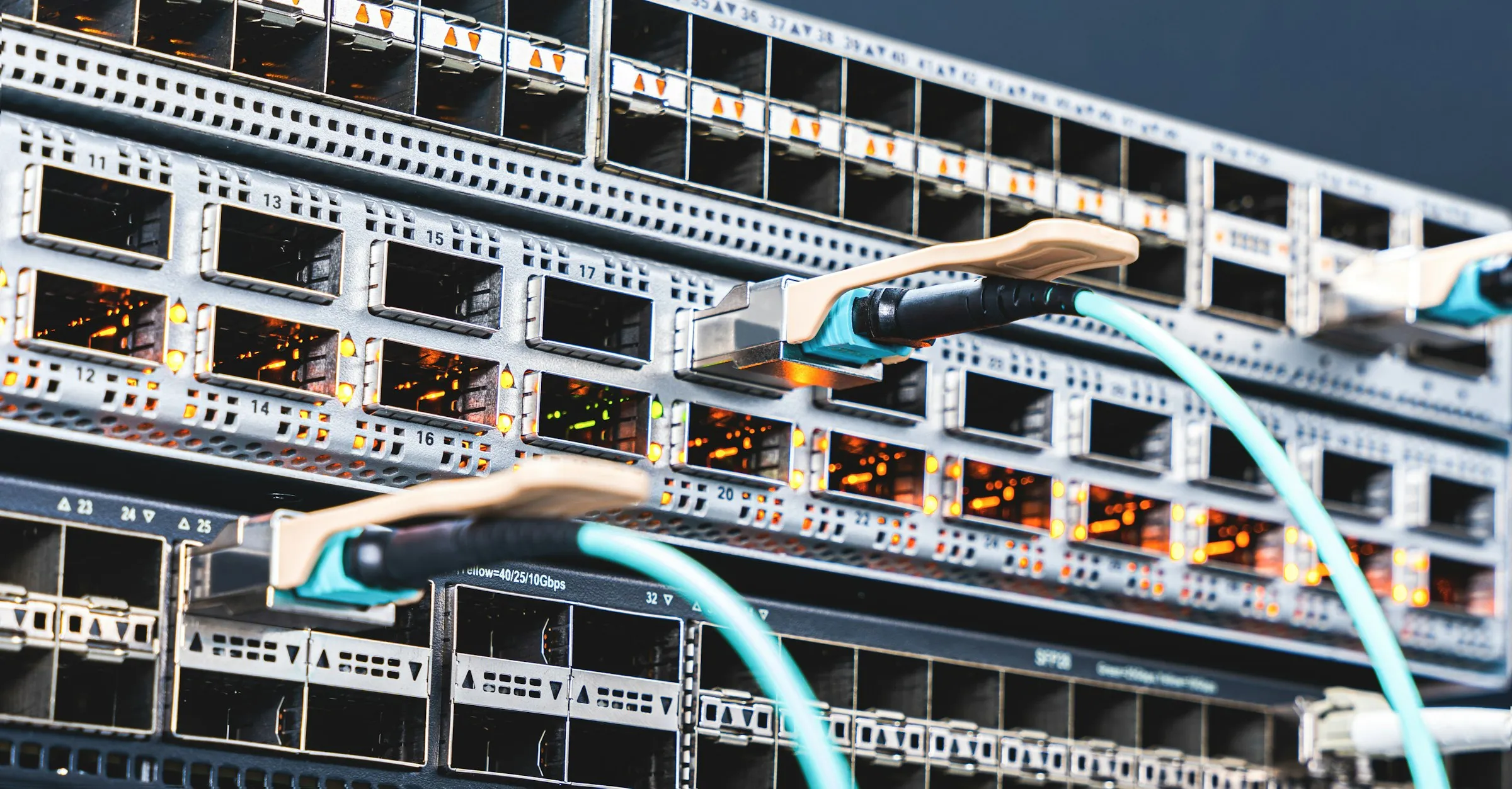 Hạ tầng mạng và tủ rack